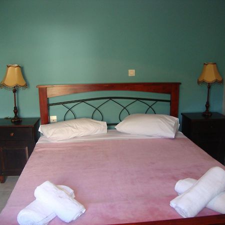 Kafiona Guesthouse Pírgos Dhiroú Buitenkant foto