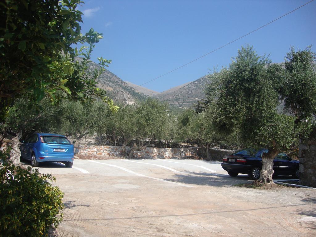 Kafiona Guesthouse Pírgos Dhiroú Buitenkant foto