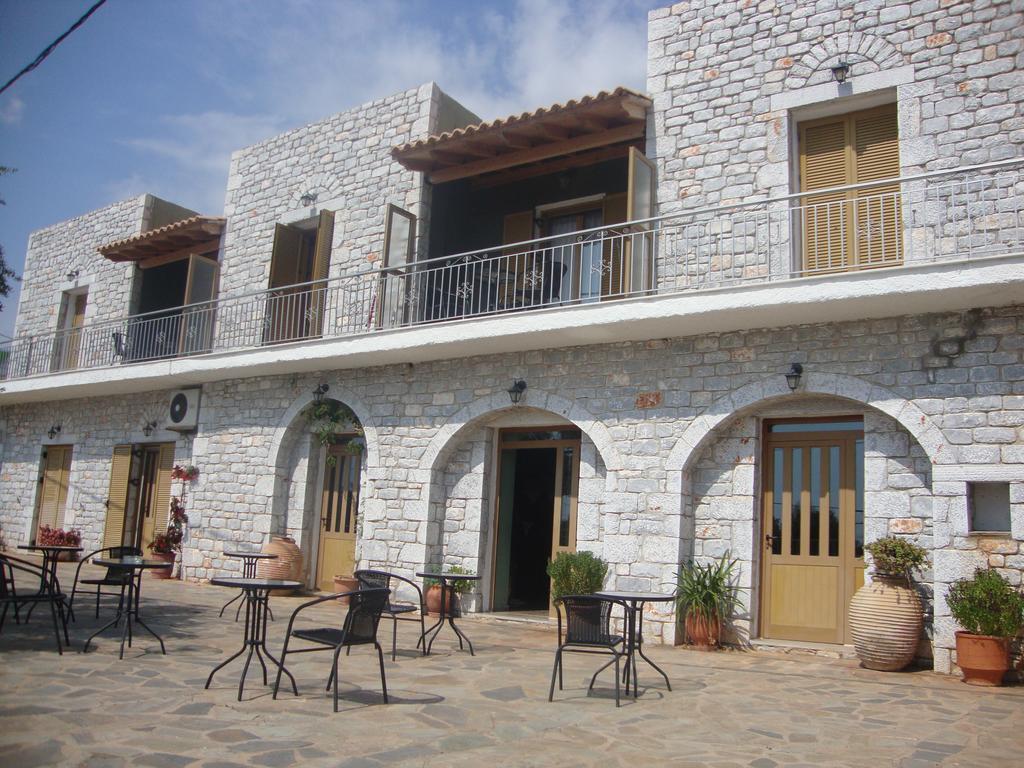 Kafiona Guesthouse Pírgos Dhiroú Buitenkant foto